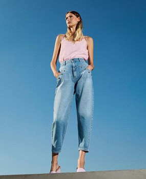 High waist jeans with studs High waist jeans with studs