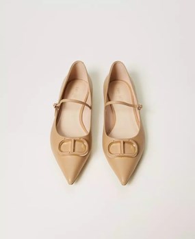 Leather ballet flats with Oval T