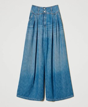 Wide leg jeans with pleats