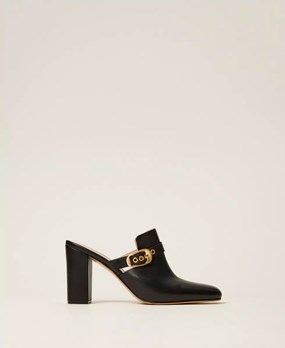 Leather mules with buckle