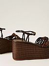 Wedge sandals with knot