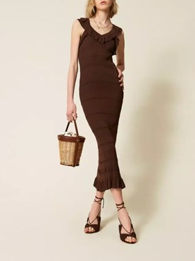 Wicker bucket bag with pouch