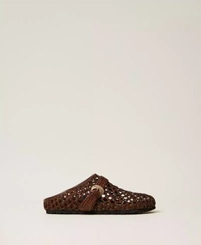 Slides with intertwining upper